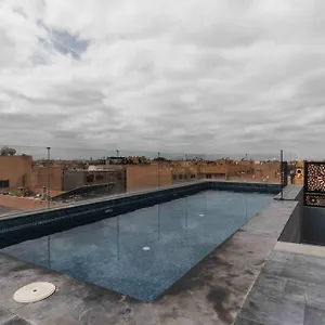  Appartement Rooftop Pool, Bright & Cozy In City Center